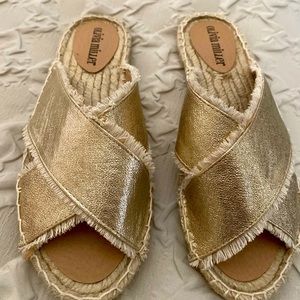 Olivia Miller Slides. Size 6. Like néw.